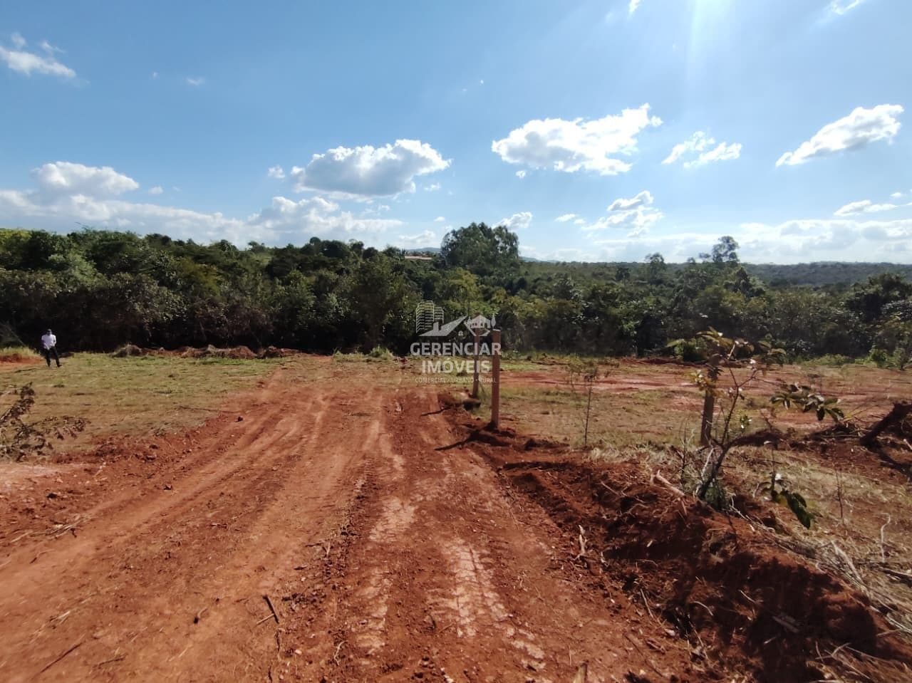Oportunidade! Terrenos 640m² no Portal Serra Azul em Mateus Leme com Água Corrente!