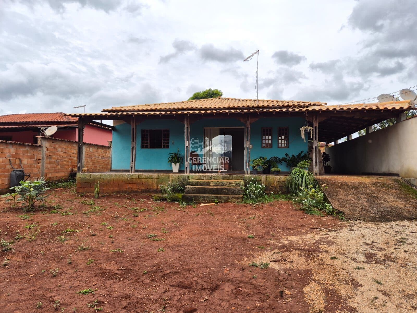 Chácara Completa! Casa Colonial + 04 Quartos + Galinheiro + Canil + Pomar em Rio Manso/MG