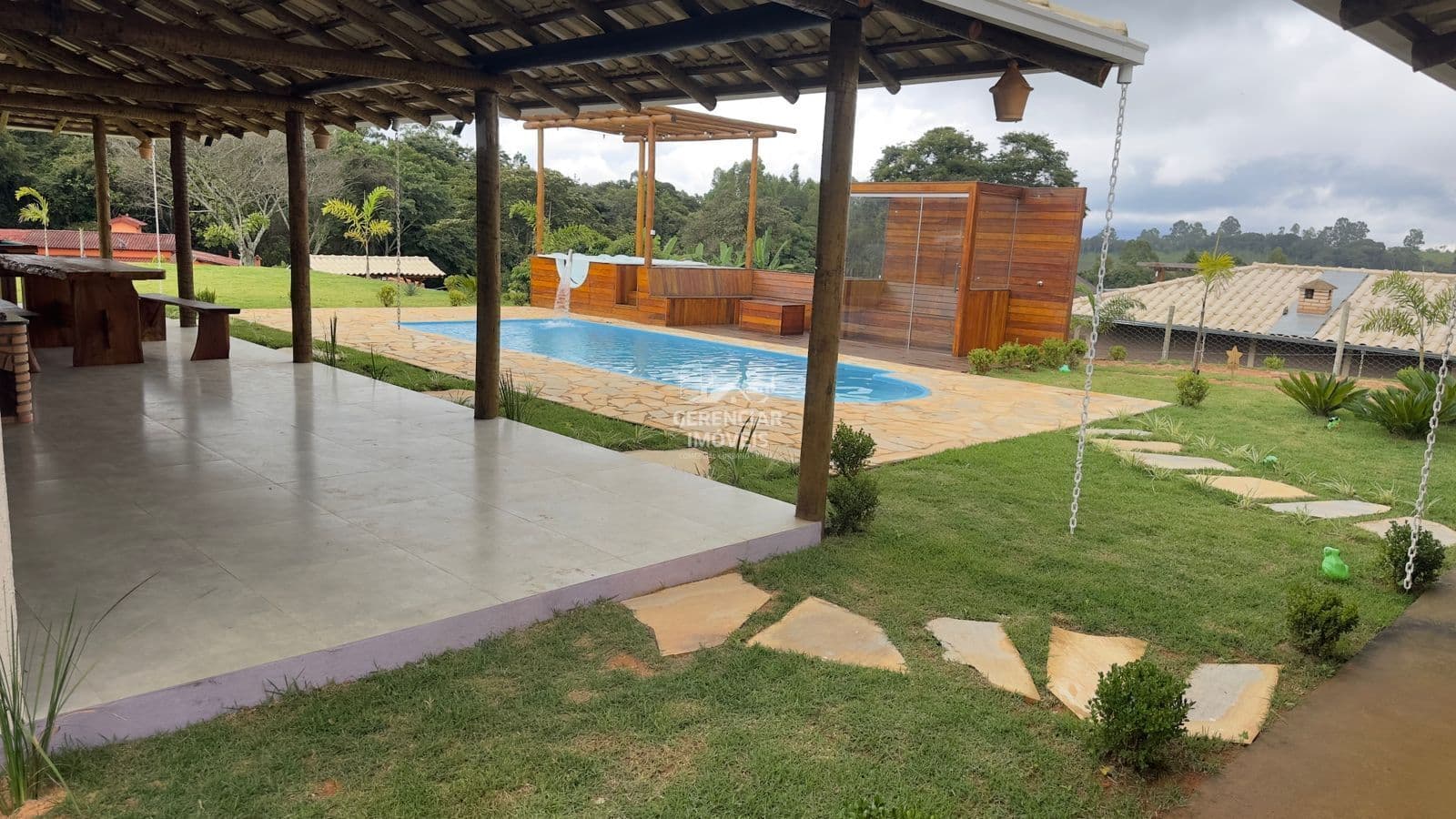 Chácara 1.000m² com piscina e Jacuzzi em Itatiaiuçu/MG