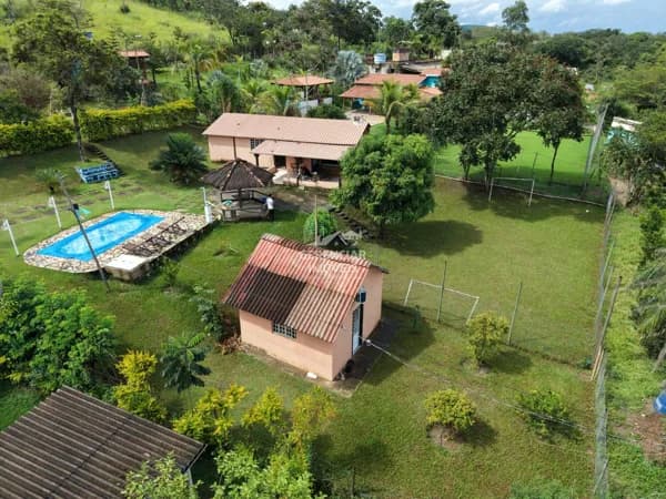 Chácara com lagoa nos fundos em Esmeraldas/MG