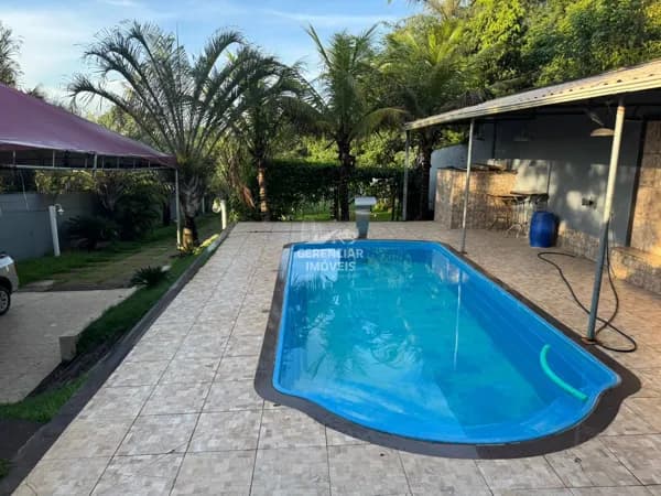 Chácara 1.200m² para lazer vendida de porteira fechada em Contagem-MG