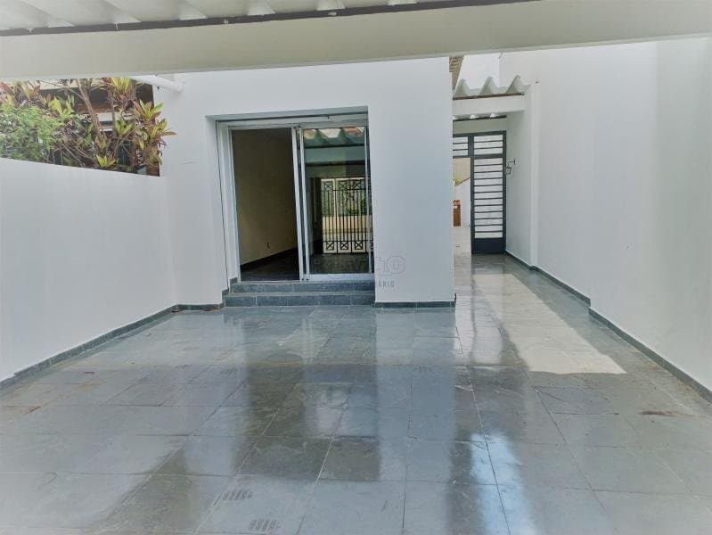 Sobrado Padrão para Aluguel em Ferreira São Paulo-SP
