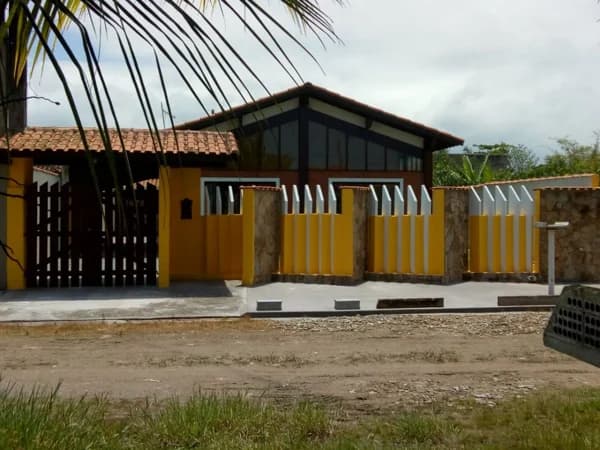 Casa Padrão para Venda em Centro Itanhaém-SP
