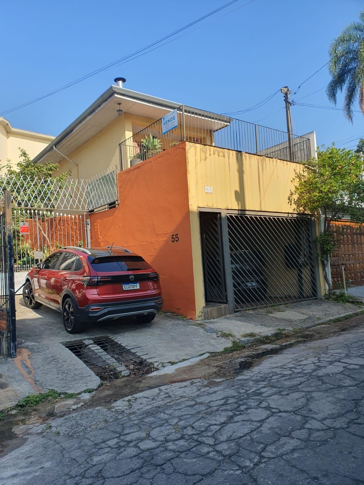 Casa à Venda com 2 Dormitórios e Quintal – Rua Ministro Medeiros Mallet