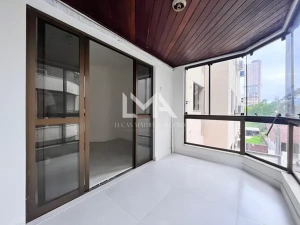 APARTAMENTO REFORMADO A VENDA NA MEIA PRAIA, ITAPEMA