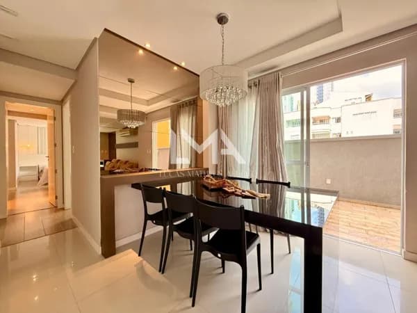 APARTAMENTO GARDEN COM 2 SUÍTES E 2 VAGAS BEM LOCALIZADO NA MEIA PRAIA