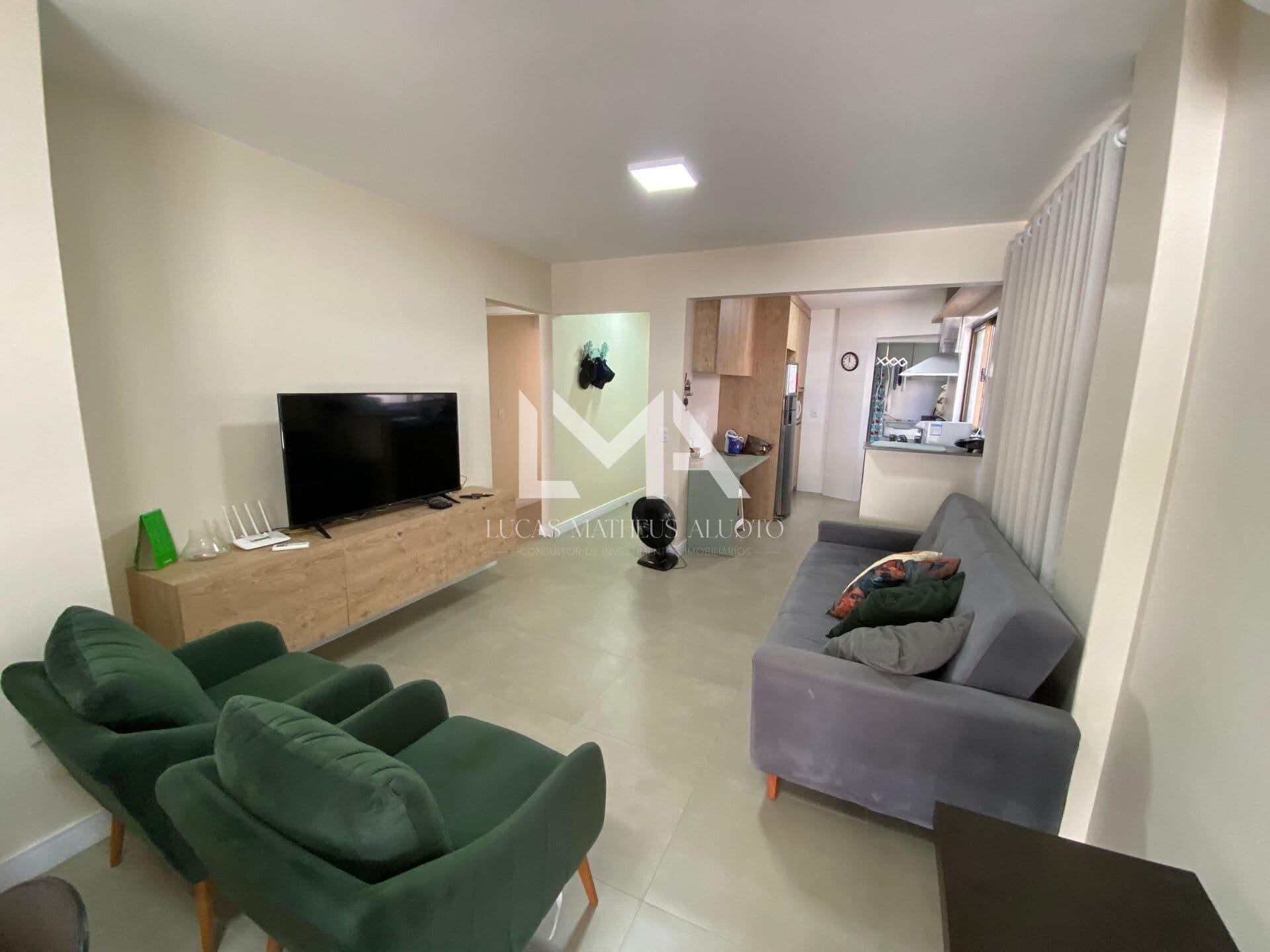 APARTAMENTO MOBILIADO E REFORMADO NA MEIA PRAIA, ITAPEMA