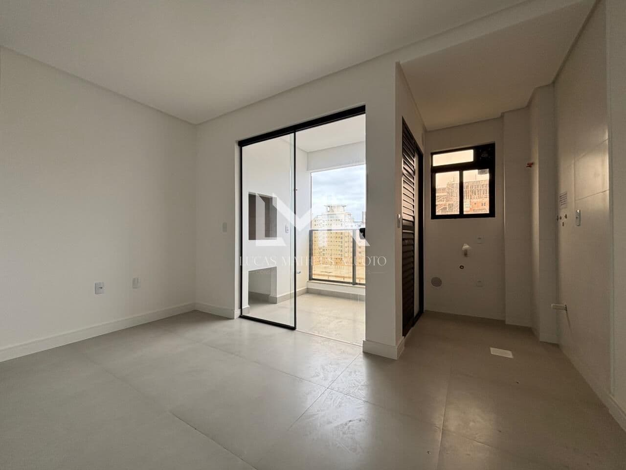 OPORTUNIDADE! APARTAMENTO NOVO ATRÁS DA HAVAN NO MORRETES