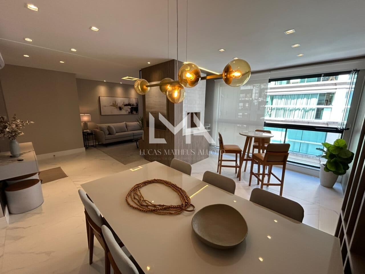 LINDO APARTAMENTO FINAMENTE MOBILIADO NA MEIA PRAIA! ALTO PADRÃO