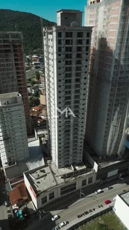 APARTAMENTO COM 3 SUÍTES NO CANTO DA PRAIA EM HOME CLUB! ENTREGA PARA 2026