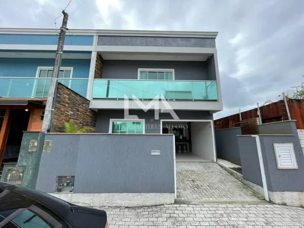 AMPLO SOBRADO COM 3 QUARTOS, MOBILIADO A VENDA EM PORTO BELO