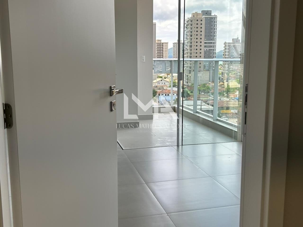 APARTAMENTO NOVO COM 2 SUÍTES NA MELHOR LOCALIZAÇÃO DO PEREQUÊ