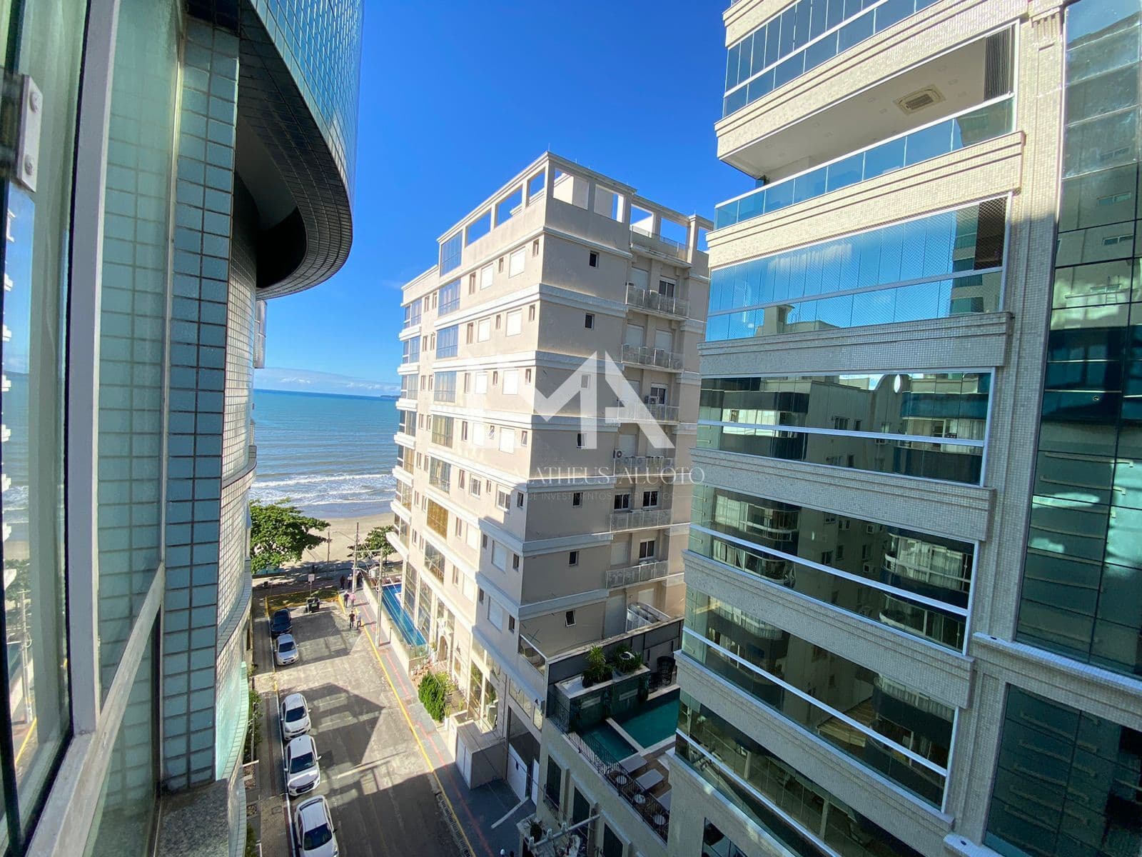 APARTAMENTO COM VISTA MAR AO LADO DO PÍER DE ITAPEMA