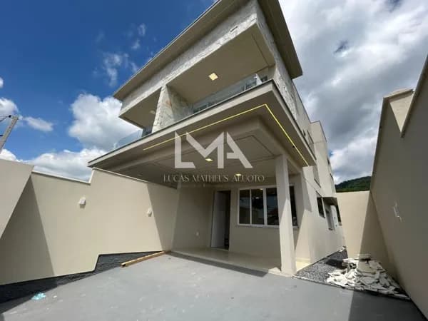 CASA NOVA COM 3 QUARTOS E 2 VAGAS EM ITAPEMA