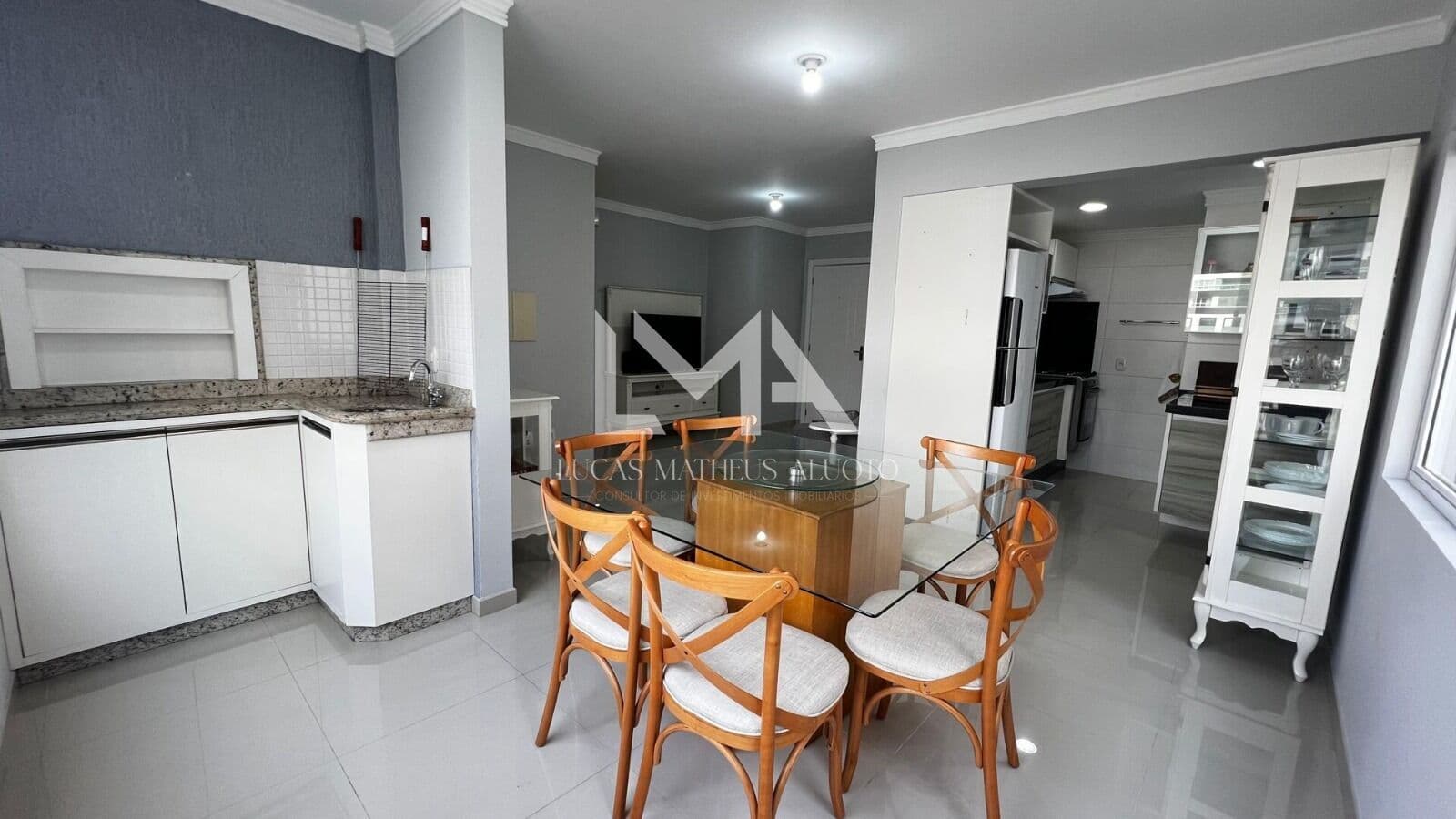 APARTAMENTO AMPLO E MOBILIADO A VENDA NA MEIA PRAIA