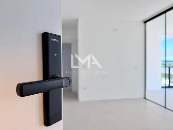 AMPLO 3 SUÍTES RECÉM ENTREGUE, PRÓXIMO AO MAR NA MEIA PRAIA