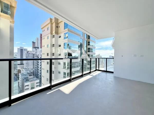 AMPLO 3 SUÍTES RECÉM ENTREGUE, PRÓXIMO AO MAR NA MEIA PRAIA