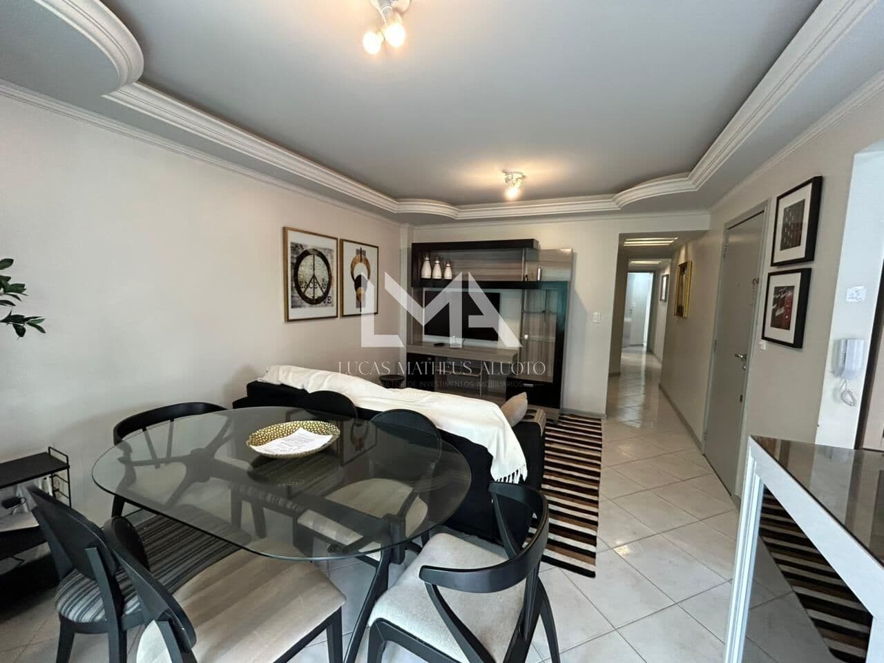 APARTAMENTO NO CORAÇÃO DA MEIA PRAIA COM 3 DORMITÓRIOS