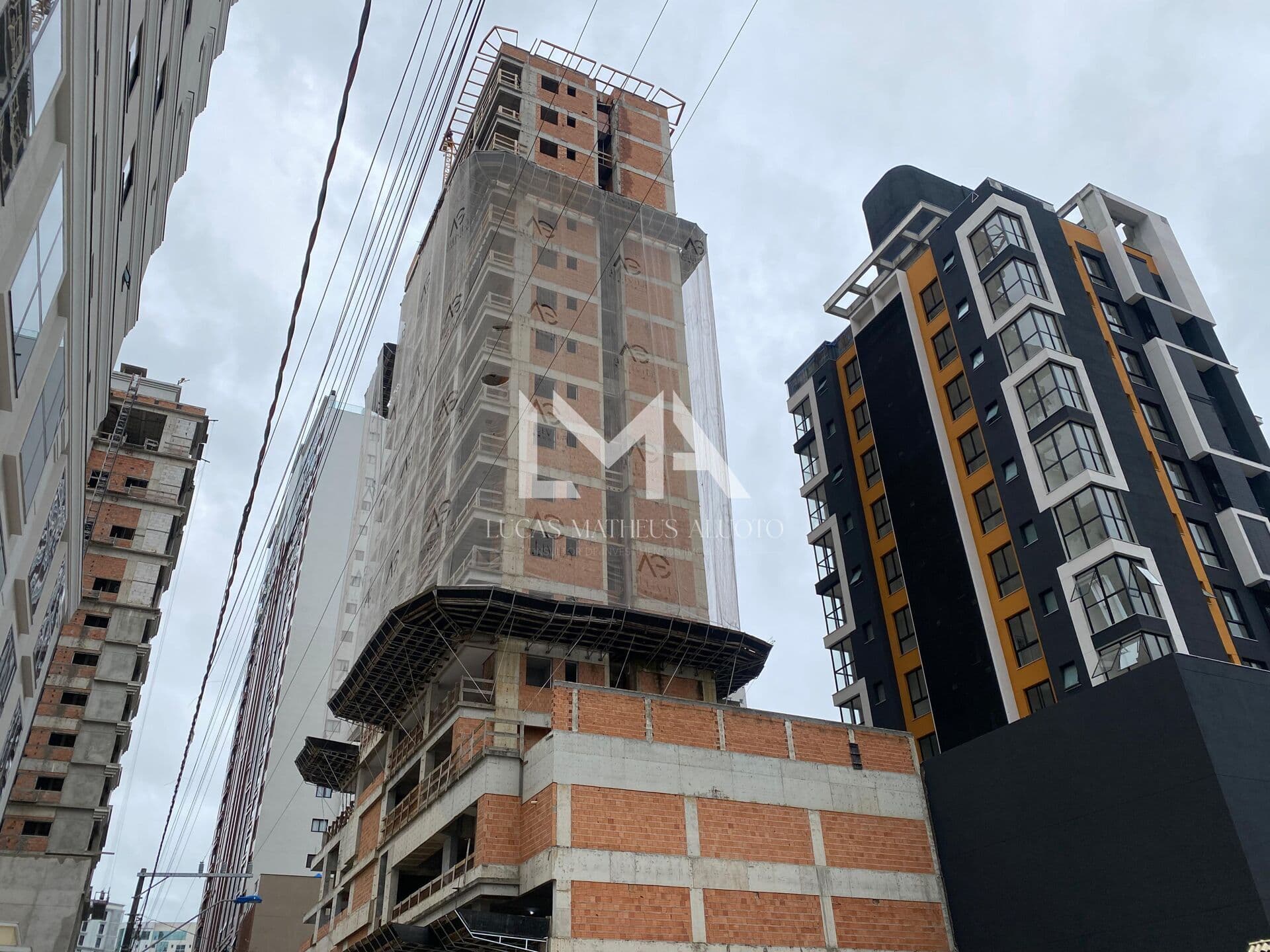 OPORTUNIDADE NO CENTRO DE ITAPEMA! 3 SUÍTES ENTREGA 2026