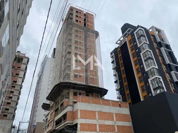 OPORTUNIDADE NO CENTRO DE ITAPEMA! 3 SUÍTES ENTREGA 2026