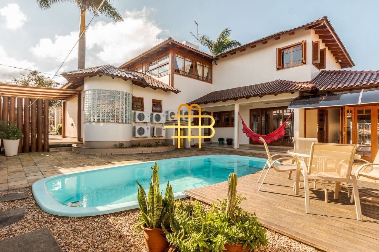 VENDA | Casa com 4 dormitórios no centro de Gravataí