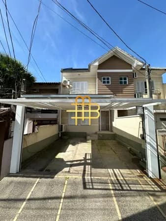 VENDA| Sobrado com 3 Dormitórios em bairro central de Gravataí