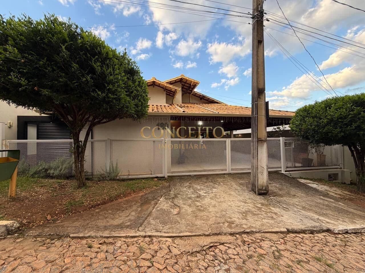 Casa em Lagoa Santa no Condomínio Village do Gramado
