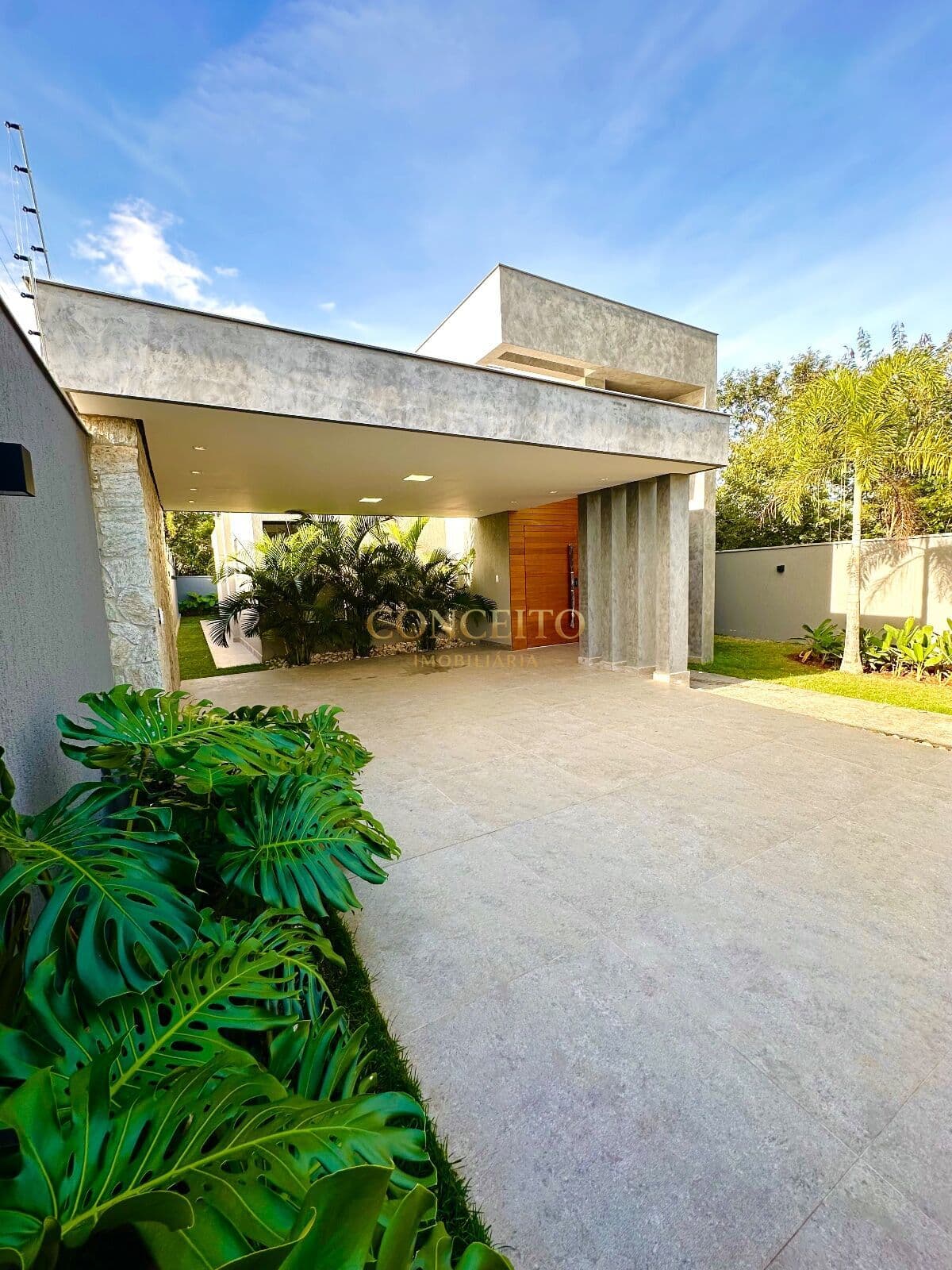 Casa 03 quartos, com piscina e gourmet - Residencial Redenção
