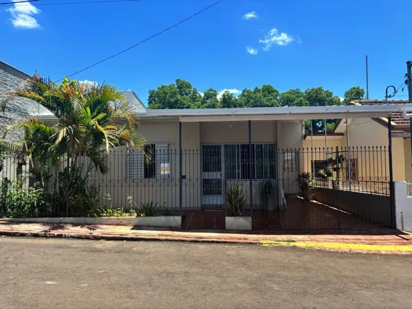 Casa Padrão à Venda