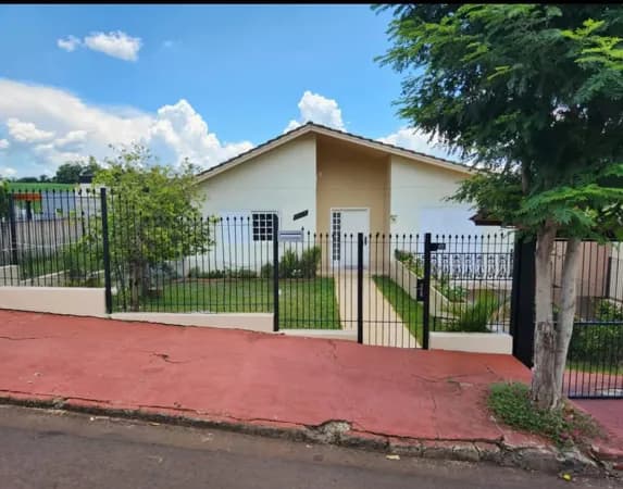 Casa Padrão à Venda no Bairro Universitário