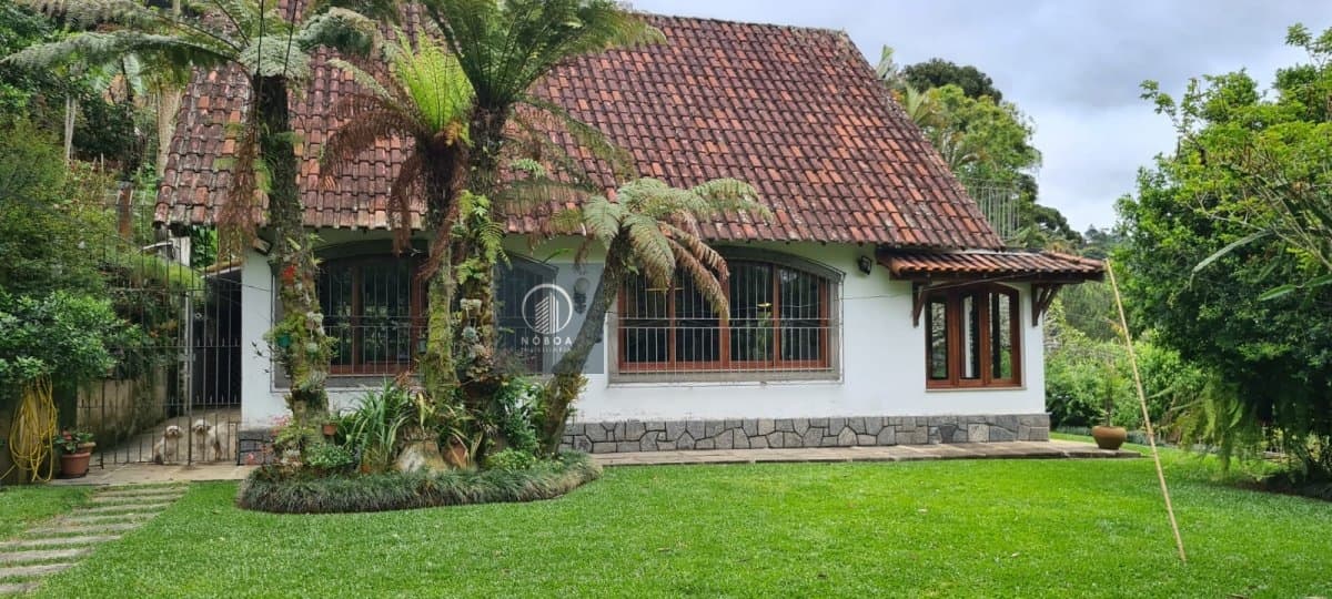 Casa Padrão para Venda em Bom Retiro Teresópolis-RJ