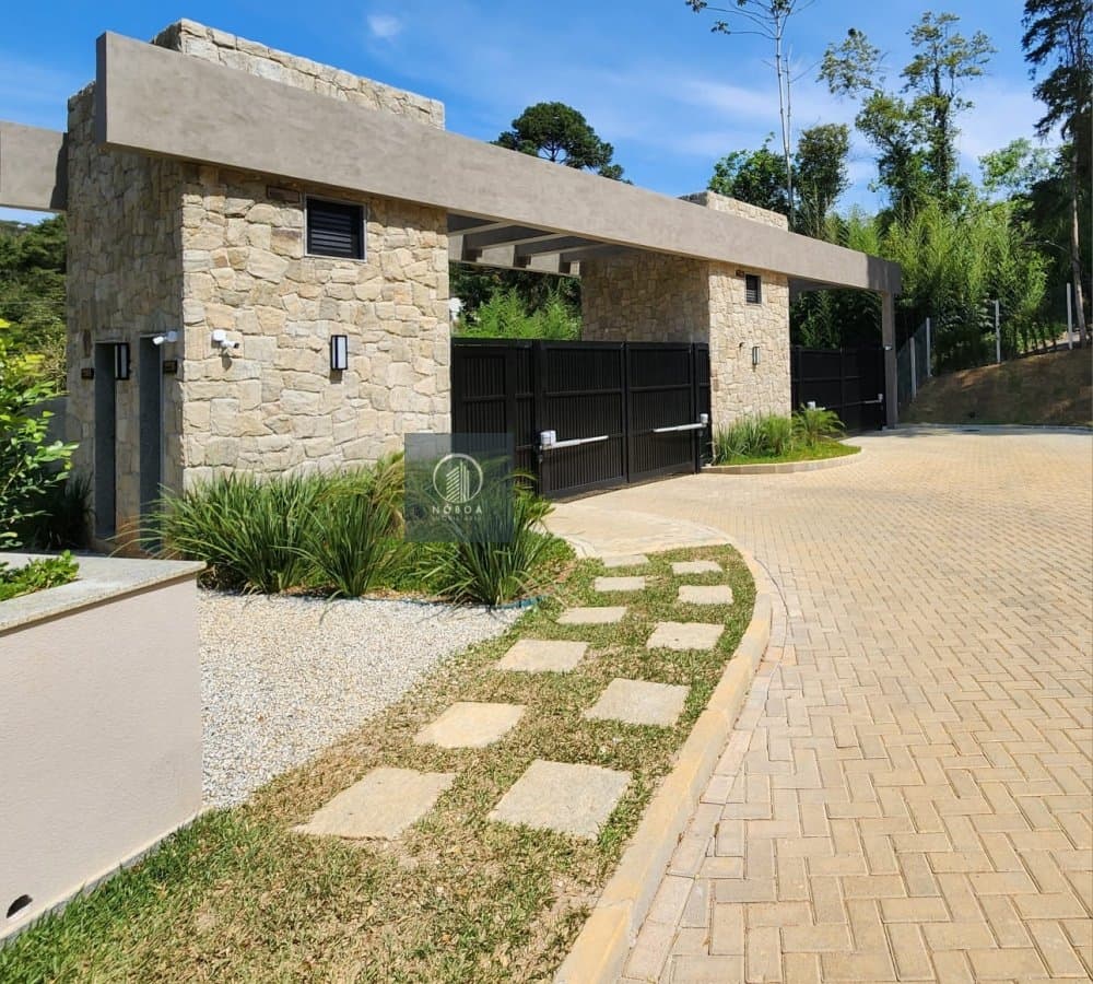 Privacidade, Elegância e Natureza: O Lote de Esquina Mais Desejado