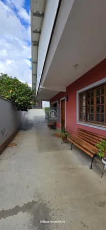 Raridade, casa à venda na Várzea, independente e plana.