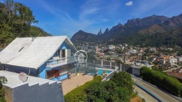 Casa Padrão para Venda em Fazendinha Teresópolis-RJ