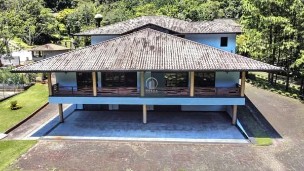 Luxo e Sofisticação: Mansão Exclusiva no Prestigiado Bairro Carlos Guinle, Teresópolis-RJ!