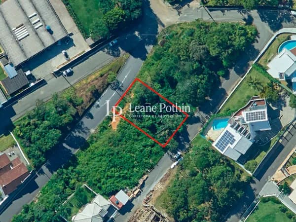 Terreno 487m² | Divisa com Centro
