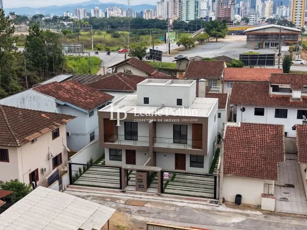 Casa Geminada | 3 Dormitórios (1 Suíte + 2 Demi) | Centro II - Brusque