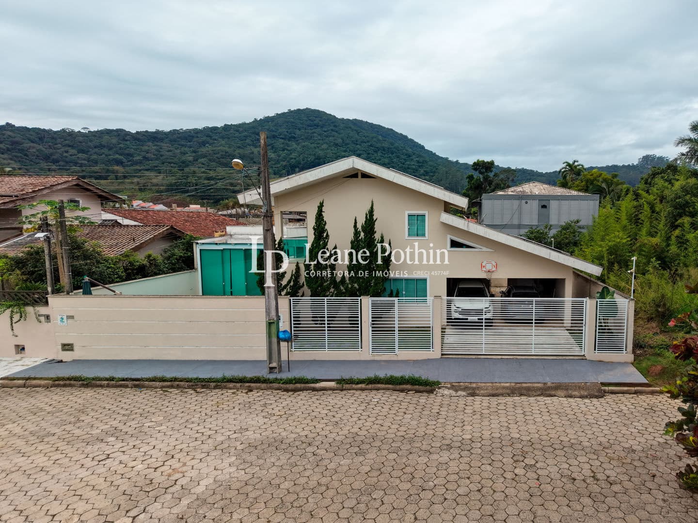 Casa c/ Piscina | 3 Dormitórios | Limeira Baixa - Brusque