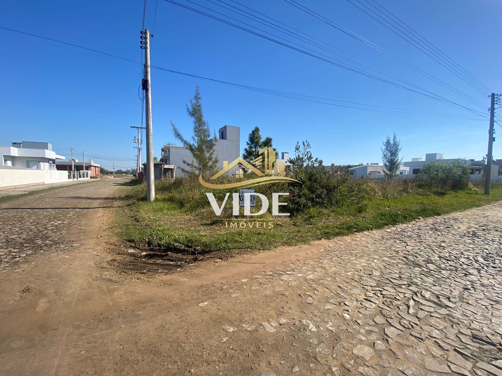 Terreno de esquina na Praia de Bellatorres
