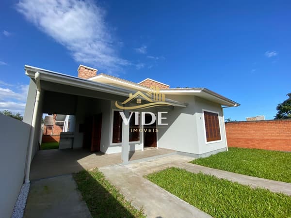 Encante-se com Esta Casa de 3 Dormitórios na Rua Tubarão, Bellatorres"