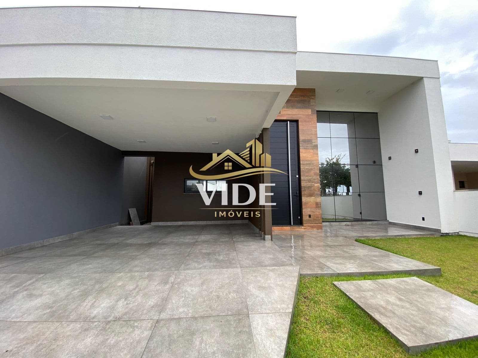 "Casa de Alto Padrão Totalmente Automatizada a 200m do Mar – Bellatorres, SC"