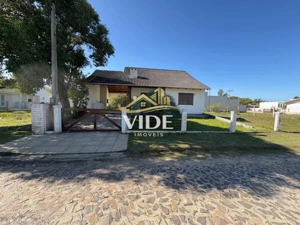 🏡 Casa pronta para você viver momentos incríveis no litoral! 🌊