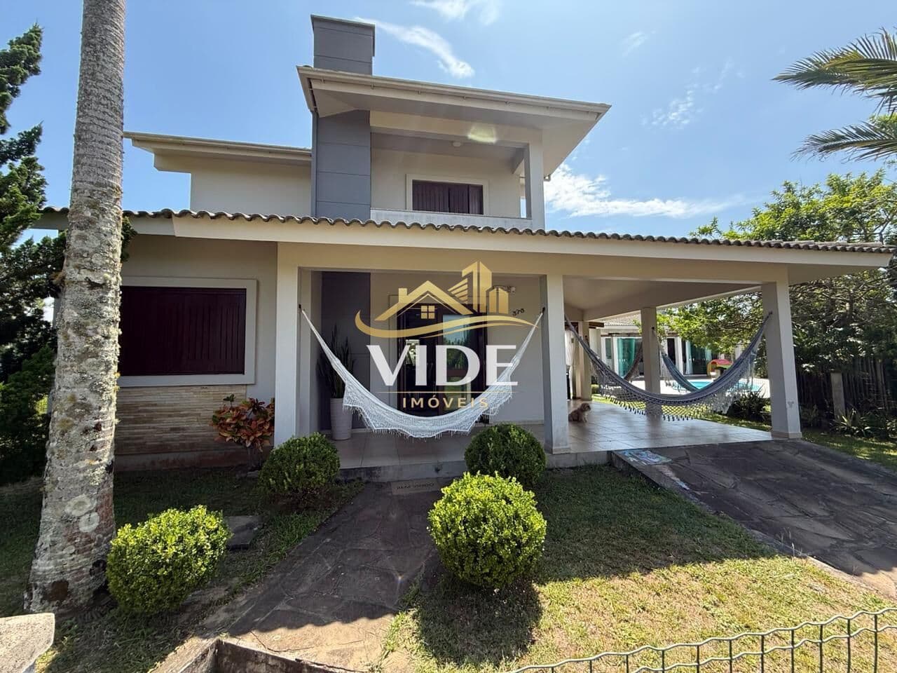 Casa e Quiosque R$1.850.000,00 - Só a casa R$1.370.000,00