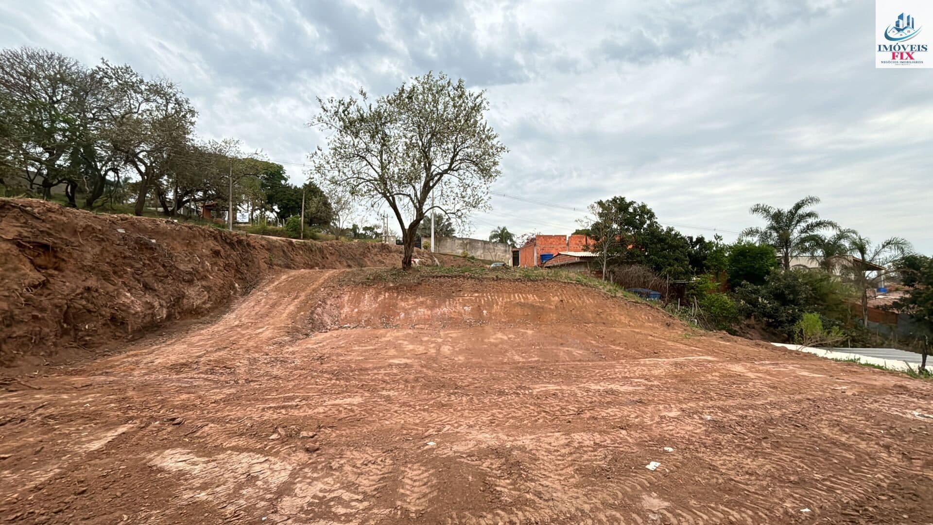 Terreno plano de Esquina 1.032m² Pronto pra Construir – Saint James II