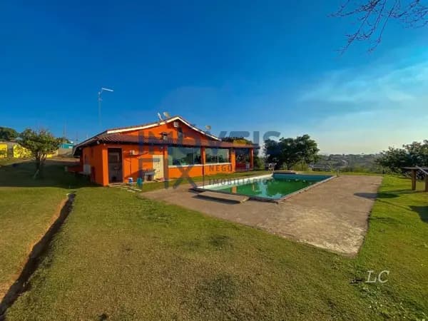 Chácara com 2 casas e lote amplo !!!