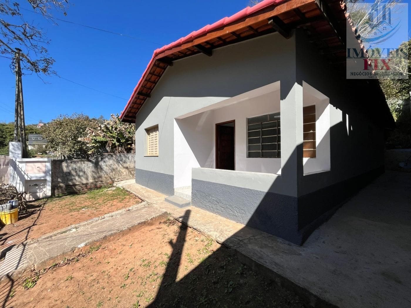 Casa Térrea com lote amplo !!!