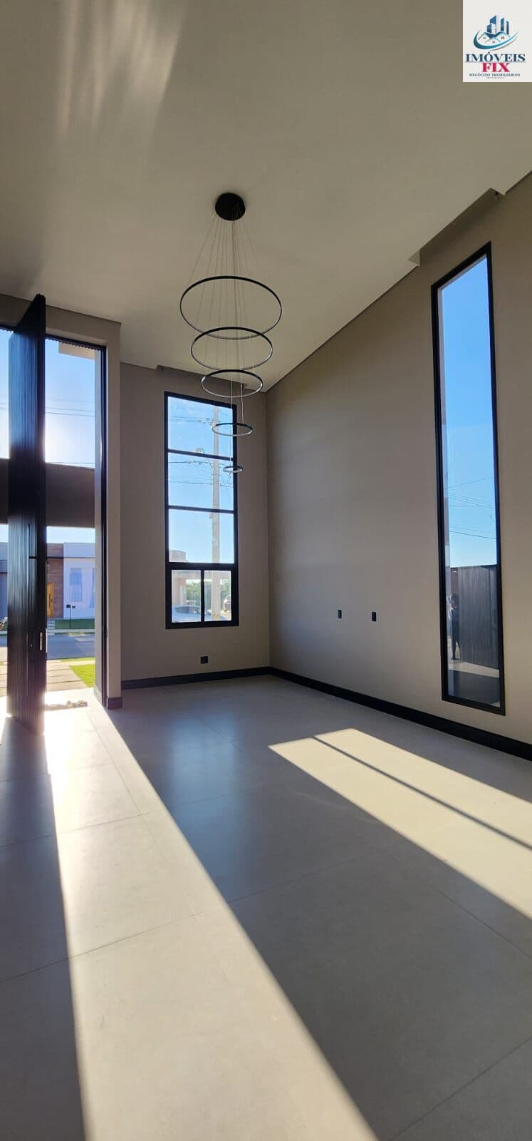 Casa Moderna com Pé Direito Duplo em Itupeva