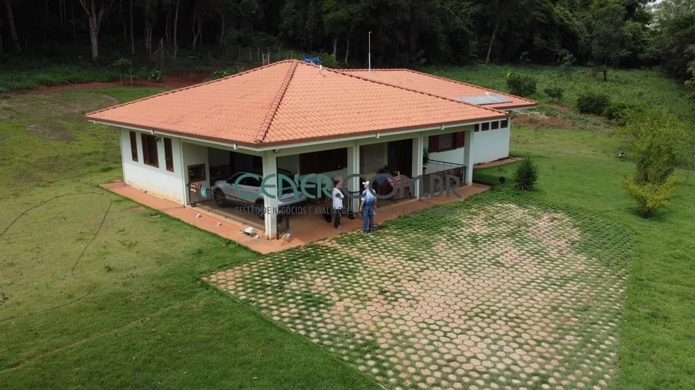 Sítio de 2 ha com Linda Casa nova e muita Qualidade em Ótimo Local