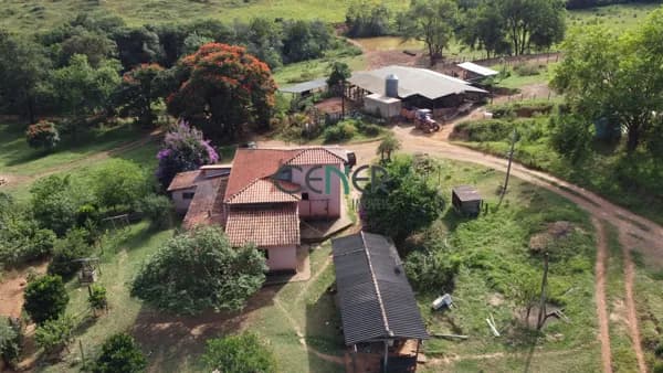 Fazenda com Laticinio em atividade de 25 ha em Congonhas MG