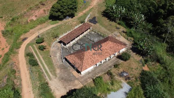 Excelente fazenda de 72,26 ha, bem montada e bem localizada